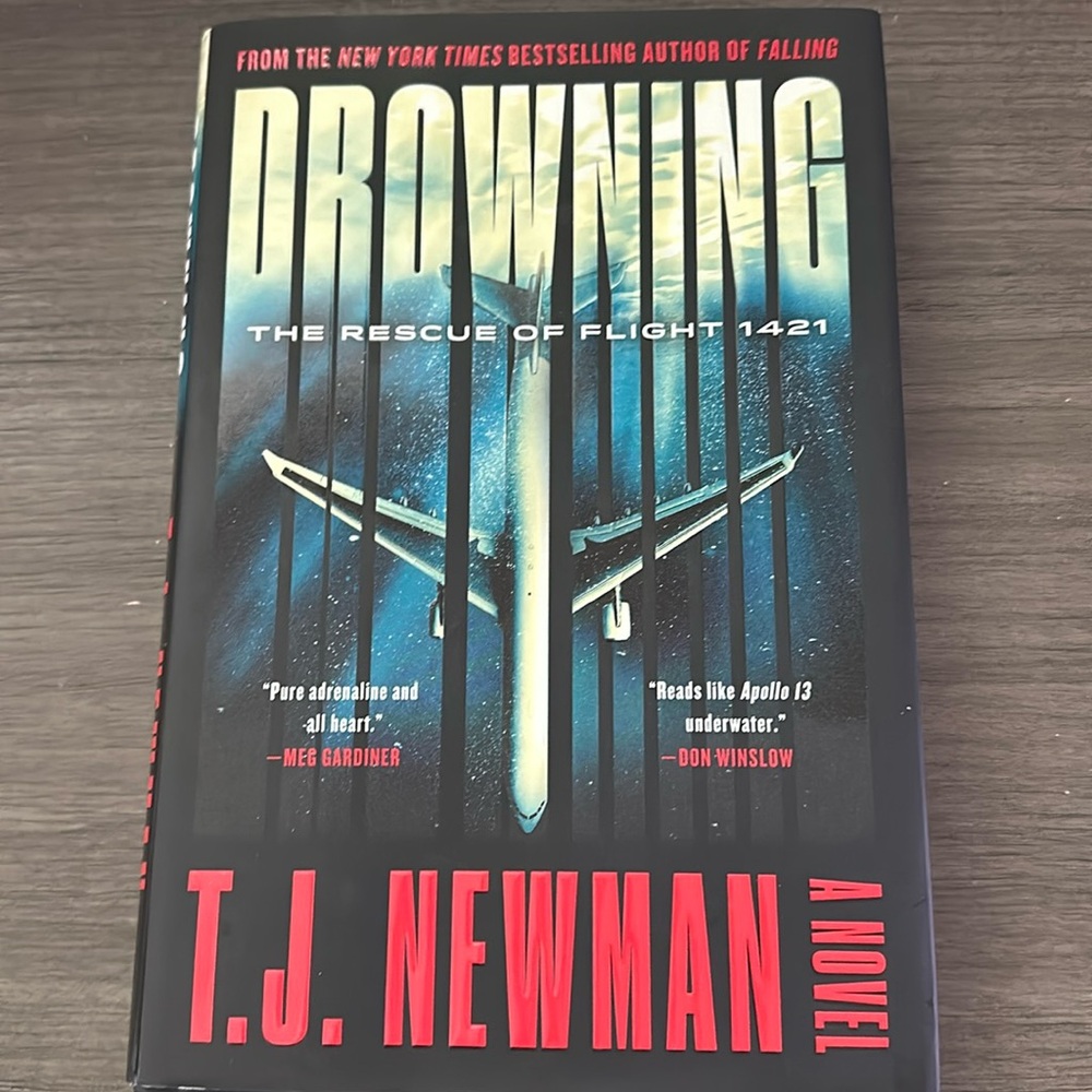 Drowning: The Rescue of Flight 1421 by TJ Newman
